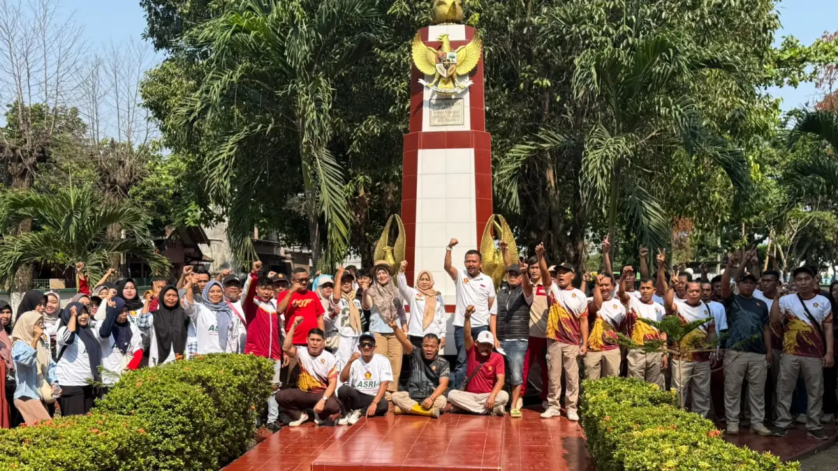Ketua DPC Partai Gerindra Kabupaten Kudus Sulistyo Utomo bersama tim menunjukkan aksi nyata menjaga kebersihan lingkungan melalui kegiatan bakti sosial dan kerja bakti (korve) di kawasan Makam Pahlawan Kaliputu, Kecamatan Kota, Kudus, Minggu (27/9/2026) pagi.