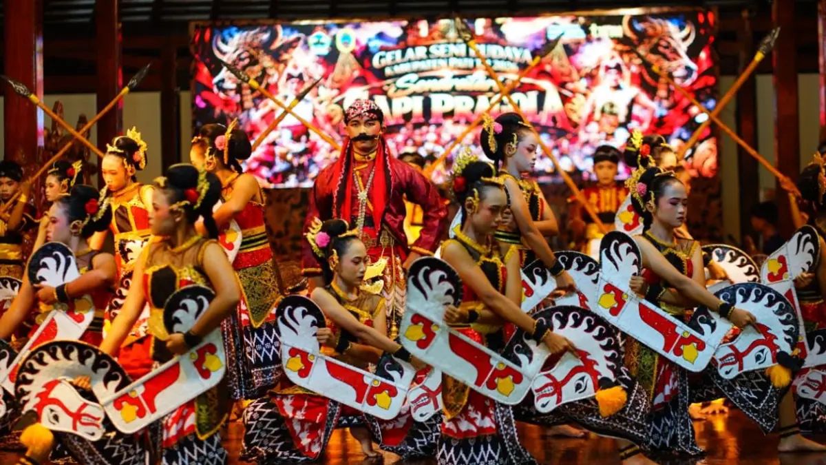 Penampilan sendratari pelajar Pati di anjungan Jawa Tengah TMII Jakarta akhir pekan lalu. (HUMAS PATI)