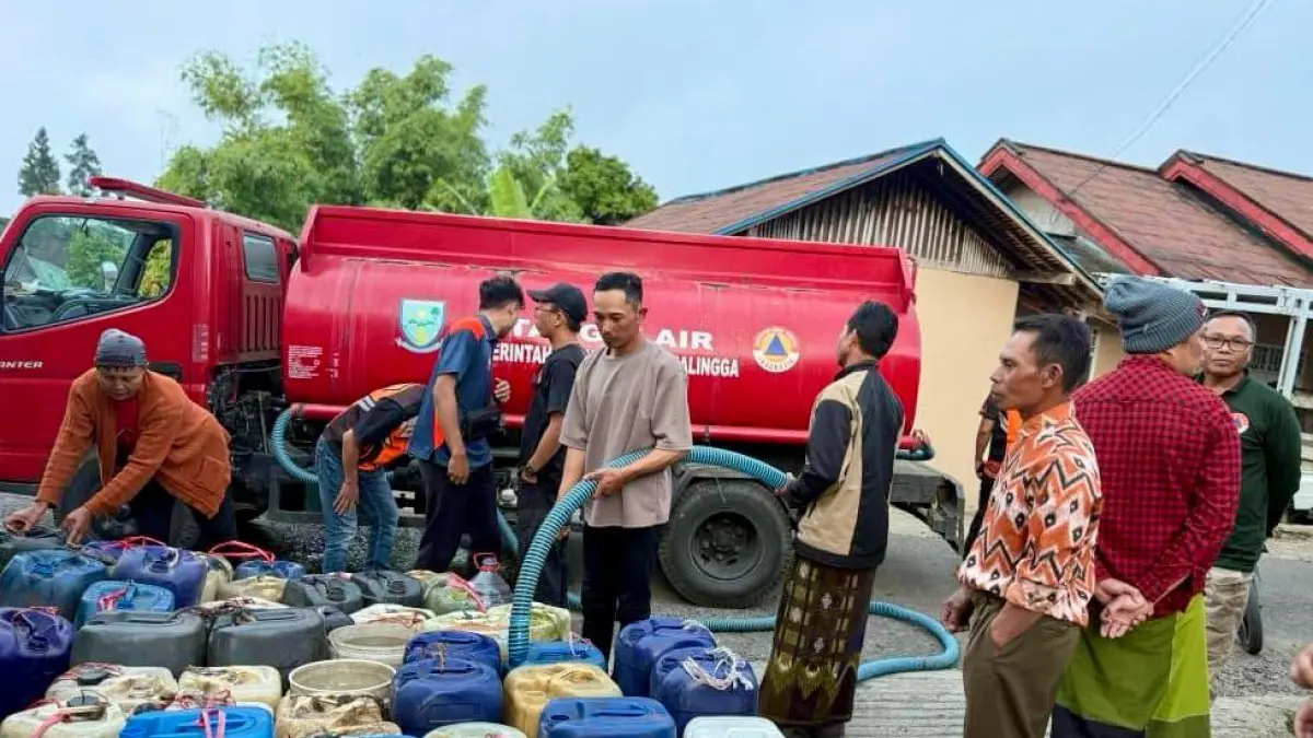 PEDULI: Pemerintah Provinsi Jawa Tengah terus memperkuat penanganan dampak kekeringan yang melanda sejumlah wilayah. Hingga akhir September 2026, sebanyak 75,4 juta liter air bersih telah didistribusikan kepada masyarakat yang terdampak di 33 kabupaten/kota.