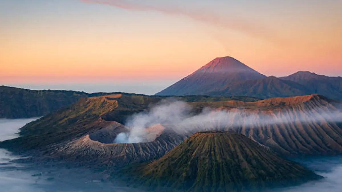 Asal-usul Suku Tengger dan Tradisi Yadnya Kasada Bromo: Legenda Roro Anteng dan Joko Seger