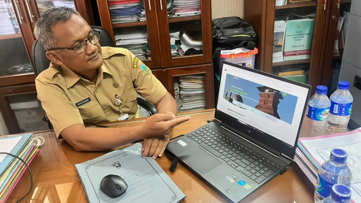 Pemkab Kudus mengoptimalkan pemanfaatan aplikasi Simnankis untuk mengelola dan memutakhirkan data masyarakat sebagai pendukung ketepatan sasaran program pemerintah. (Raya Jayana Putri/Magang/Radar Kudus)