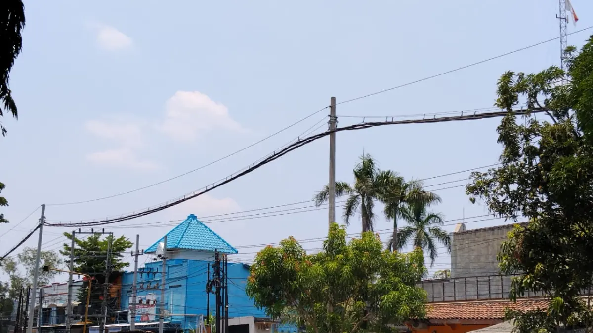 SEMRAWUT: Kondisi kabel fiber optik yang ada di Kota Purwodadi.