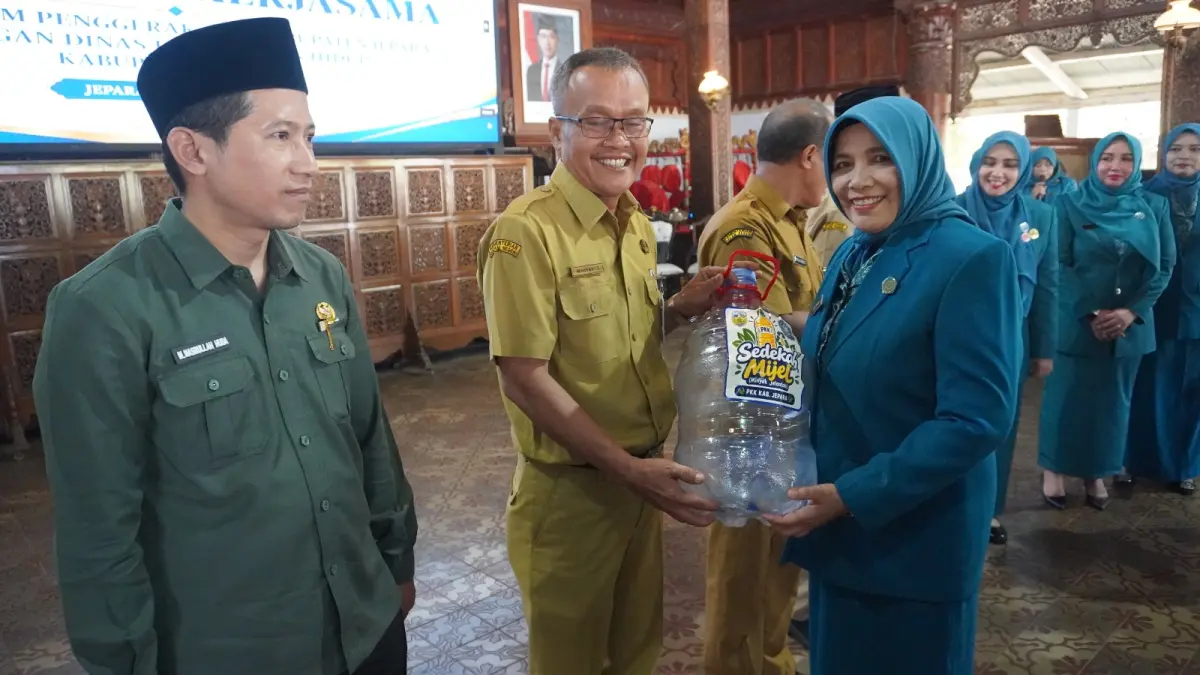 KOLABORASI: TP PKK Jepara mengajak kepala OPD mengumpulkan minyak jelantah dari rumah melalui gerakan ATM Mijel untuk lingkungan dan ekonomi.