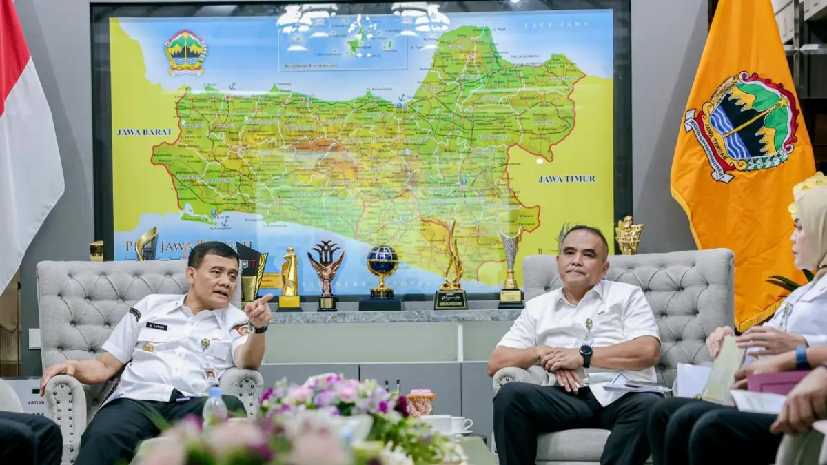 KERJA CEPAT: Ahmad Luthfi mulai mematangkan program gentengisasi yang membutuhkan sekitar 1,1 juta keping genteng pada tahap awal.