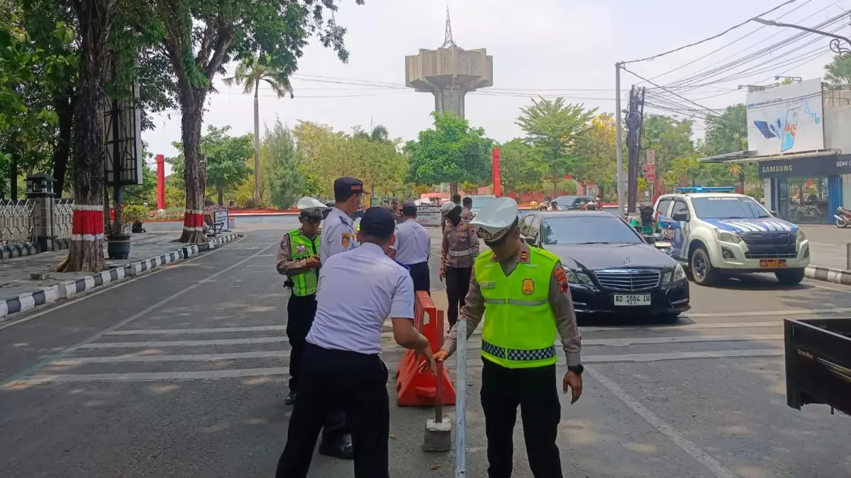 EVALUASI: Pengecekan tolo-tolo di sepanjang Jalan R Suprapto Purwodadi.