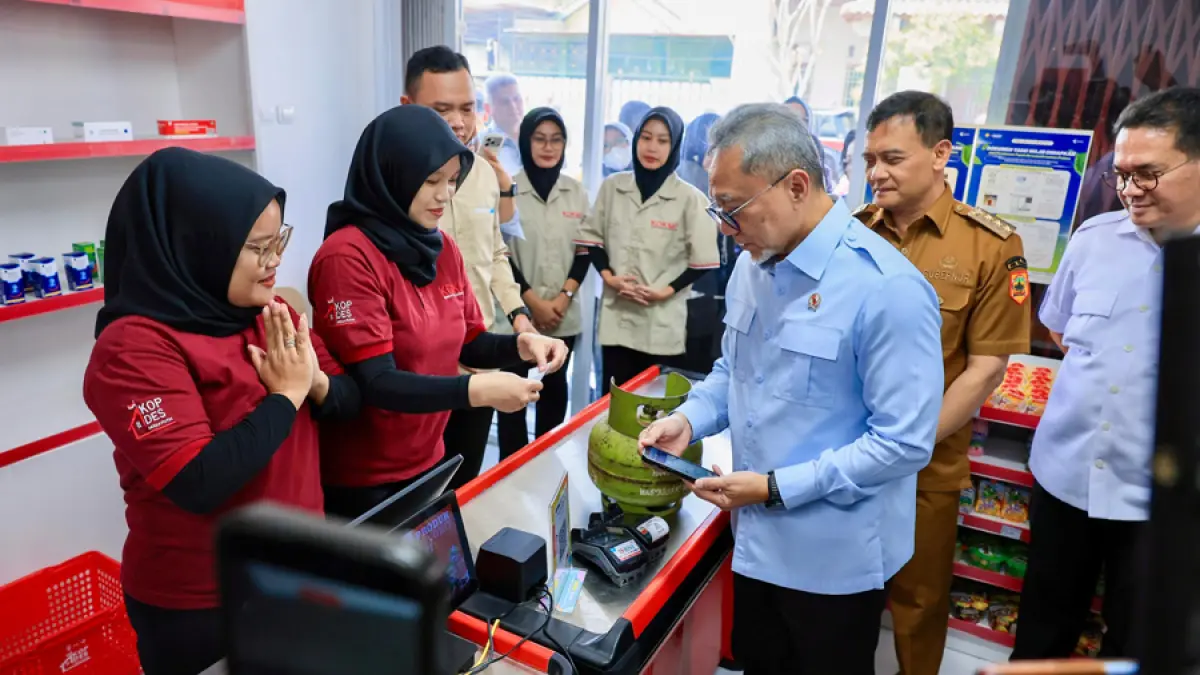 Gubernur Jateng Ahmad Luthfi mendamping Menko Bidang Pangan Zulkifli Hasan dan Menteri Perdagangan Budi Santoso dalam kunjungan kerja di Sukoharjo