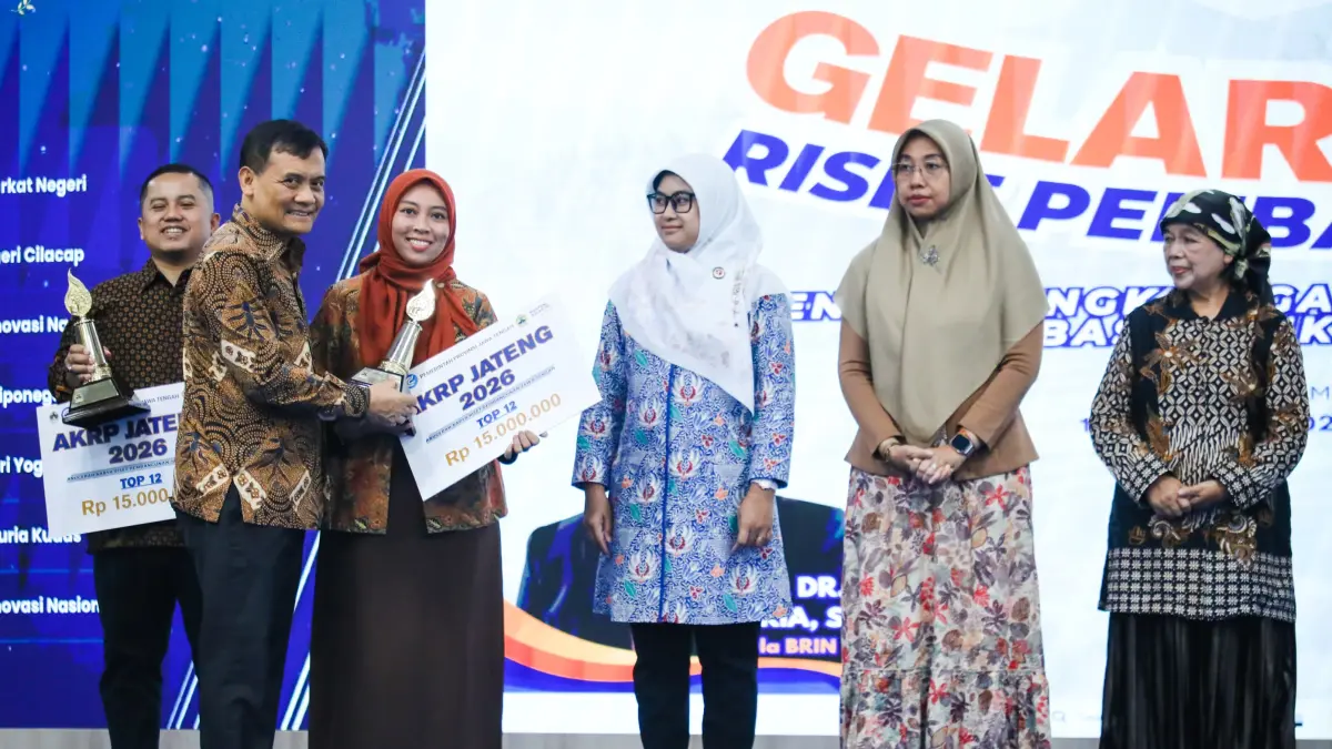 Gubernur Jateng Ahmad Luthfi berikan penghargaan kepada periset. Pemprov Jateng bersama Badan Riset dan Inovasi Nasional (BRIN). Program ini diikuti oleh peneliti dan penulis dari berbagai daerah se-Indonesia. Mulai dari akademisi berbagai perguruan tinggi sampai masyarakat umum.