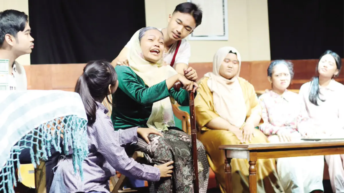 TAMPIL: Grup teater SMP 2 Kudus saat menampilkan teater saat seleksi FTPI. (INDAH SUSANTI/RADAR KUDUS)