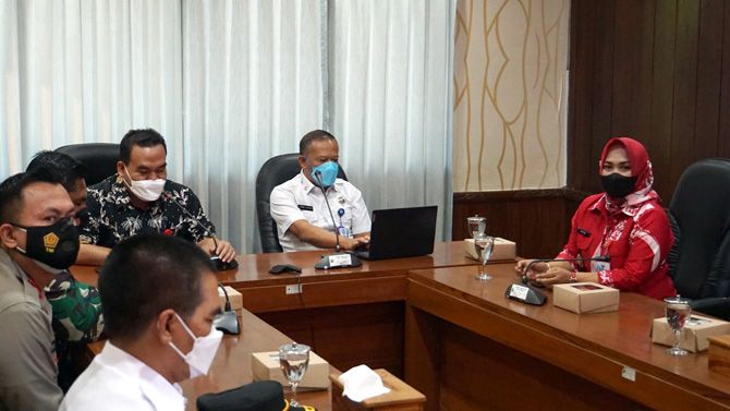 MATANGKAN: Kepala Badan Narkotika Nasional Provinsi (BNNP) Jawa Tengah Brigjen Pol Purwo Cahyoko berkunjung ke Blora kemarin. (FORKOMPIM FOR RADAR KUDUS)