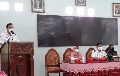 Havid Danang, Camat Sukoharjo Kota pimpin rapat, Rabu (6/10). (Istimewa via Radar Solo)