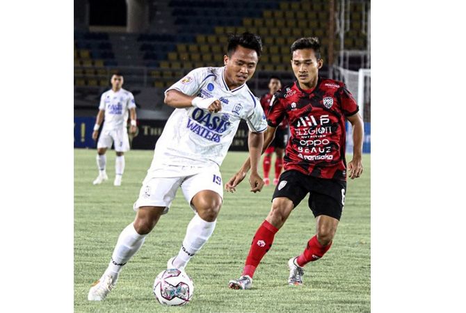 JANGAN SERI LAGI: Penggawa Persijap (kiri) saat melawan PSG Pati, beberapa waktu lalu.