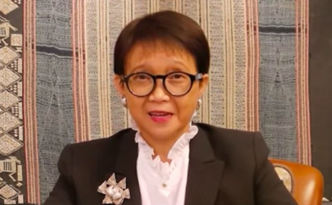Menteri Luar Negeri, Retno Marsudi menyampaikan keterangan pers secara daring dari New York, Amerika Serikat, Rabu (29/9). (RADAR SOLO PHOTO)