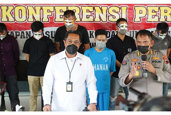 Jumpa pers terkait kasus prostitusi gay di Solo (Istimewa via Radar Solo)