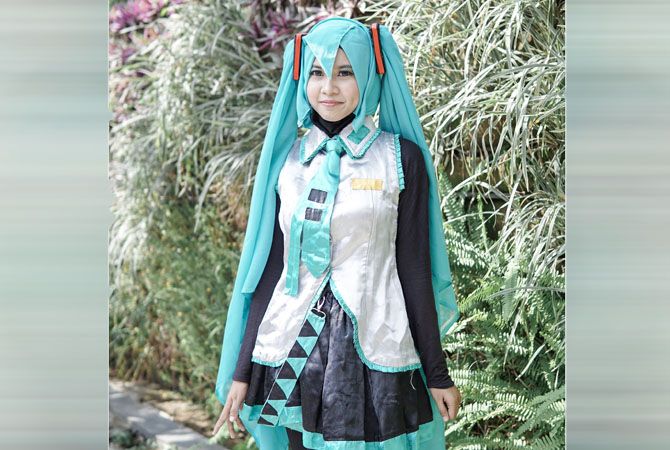 CAEM: Aprilia Indah memerankan tokoh Hatsune Miku, perangkat lunak yang menghasilkan suara nyanyian perempuan. (APRILIA INDAH FOR RADAR KUDUS)