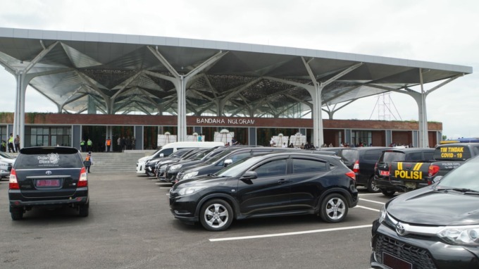 HASIL SAYEMBARA: Desain terminal Bandara Ngloram, Cepu, Blora terinspirasi dari pohon jati. Tiang diibaratkan pohon jati, sedangkan atapnya dengan lubang-lubang seperti daunnya,