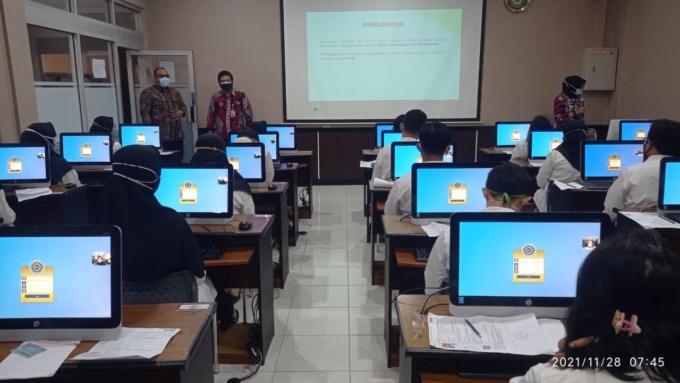 SAPA PESERTA: Wabup Rembang Muhammad Hanies Cholil Barro