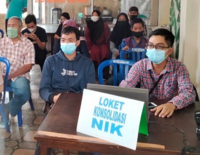 ANTRE: Pembukaan layanan konsolidasi NIK pada gerai vaksinasi dan kantor Disdukcapil Jepara belum lama ini. (DISDUKCAPIL JEPARA FOR RADAR KUDUS)