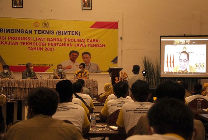 KONSISTEN: Firman Soebagyo Anggota Komisi IV DPR RI untuk kali kedua meningkatkan pengetahuan para petani dengan memfasilitasi pelatihan untuk pengembangan cabai. (WISNU AJI/RADAR KUDUS)