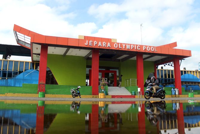 VENUE RENANG: Jepara Olympic Pool di kompleks Stadion Gelora Bumi Kartini (GBK) jadi salah satu venue Porprov Jateng.   (M. NUR SYAHRI MUHARROM/RADAR KUDUS)