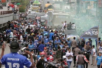 BERLAGA: SMM Kudus melepas tim Macan Muria untuk menjalani laga kontra Persekap Pekalongan di Stadion Mochtar Kabupaten Pemalang besok (31/10). (GALIH ERLAMBANG W/RADAR KUDUS)