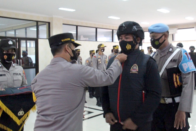 PENCEGAHAN: Kapolres Jepara AKBP Wasono mengukuhkan Tim Cekatan Polres Jepara belum lama ini. (POLRES JEPARA FOR RADAR KUDUS)