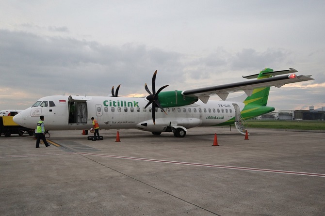 SUKSES: Pesawat Maskapai Citilink sukses mendarat di Bandara Ngloram Cepu belum lama ini. (SUBEKAN/RADAR KUDUS)