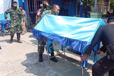HAJATAN DIBUBARKAN: Nekat menggelar resepsi, dua hajatan dibubarkan Polres dan TNI kemarin.  (POLRES KUDUS FOR RADAR KUDUS)