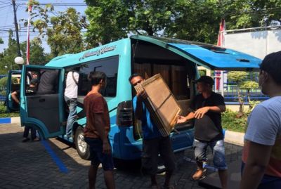BERANTAS: Tim KPPBC Kudus berhasil mengamankan 160 ribu rokok ilegal di jalan Lingkar Timur Mejobo. KPPBC Kudus FOR RADAR KUDUS