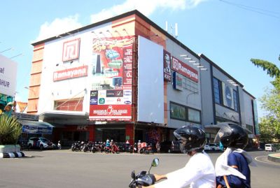 PILIH TUTUP: Mal Ramayanan tutup enam hari karena khawatir menyebabkan kerumunan. (DONNY SETYAWAN/RADAR KUDUS)