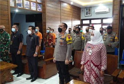 TEROBOSAN BARU: Jajaran Polres bersama Forkopimda Blora mengikuti launching aplikasi Sinar yang dipimpin kapolri secara virtual kemarin. (POLRES BLORA FOR RADAR KUDUS)