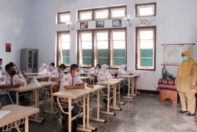 OPSI BElAJAR:&nbsp;SMAN 1 Pati&nbsp;menggelar&nbsp;pembelajaran tatap muka&nbsp;pada&nbsp;April&nbsp;lalu. (ANDRE FAIDHIL FALAH/RADAR KUDUS)
