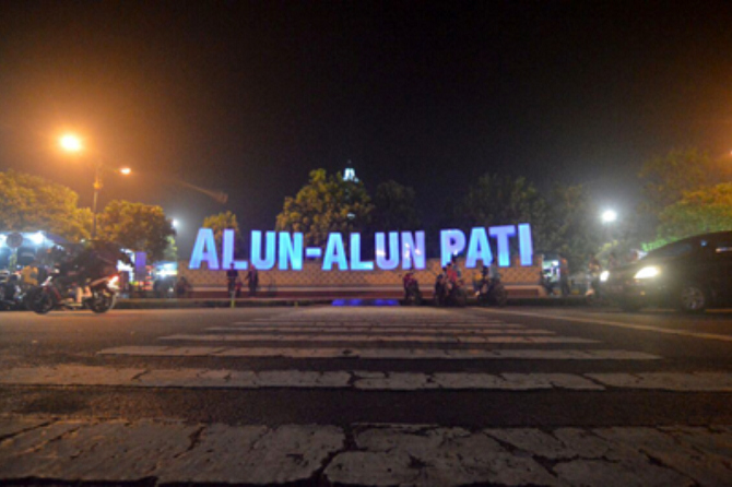 DITUTUP: Alun-alun Pati akan ditutup untuk menghindari kerumunan pada saat perayaan Hari Raya Natal dan tahun baru (Nataru). (ANDRE FAIDHIL FALAH/RADAR KUDUS)
