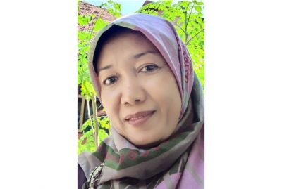 Tri Sulistyorini, S.Pd.; Guru Bahasa Jawa SMP Negeri 1 Kaliori Rembang. (DOK PRIBADI FOR RADAR KUDUS)