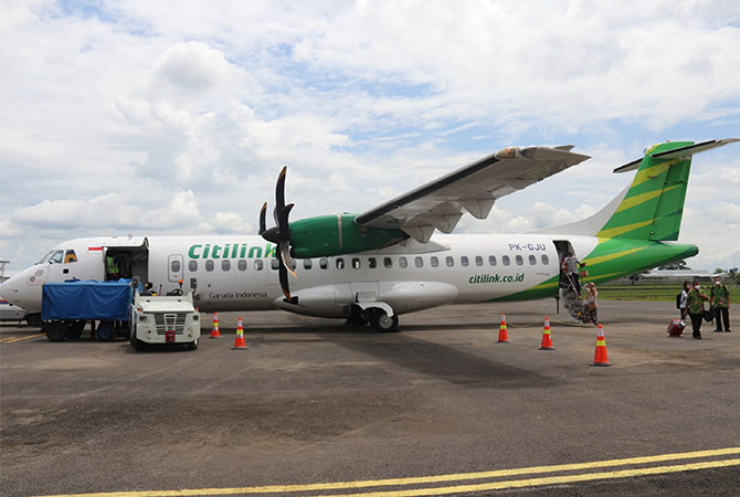 PENERBANGAN: Maskapai penerbangan Citilink saat mendarat di Bandara Ngloram, Cepu, Blora belum lama ini. (SUBEKAN/RADAR KUDUS)