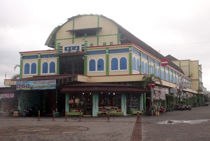 RUSAK: Fasilitas di Shopping Center Jepara (SCJ) yang berlokasi di alun-alun akan dinilai untuk mendapat perbaikan. (NIBROS HASSANI/RADAR KUDUS)