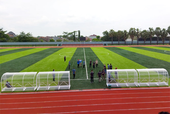 MENUNGGU TEKEN: Proyek pengerjaan setahun Stadion Joyokusuomo Pati rampung. Menunggu peresmian pemerintah setempat. (ANDRE FAIDHIL FALAH/RADAR KUDUS)