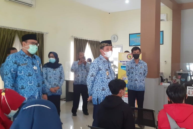 SIDAK: Bupati Rembang Abdul Hafidz bersama Wakil Bupati Muhammad Hanies Cholil Barro
