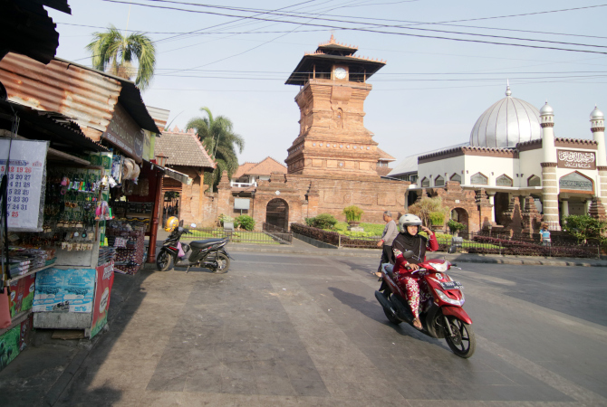 DIPERKETAT: Pengunjung dibatasi hanya 50 persen dari kapasitas. Selain itu wisatawan diminta untuk mematuhi prokes. (DONNY SETYAWAN/RADAR KUDUS)