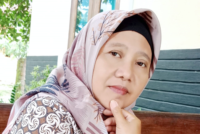 Rokhis Umi Hanik S.Pd.; Guru Biologi SMAN 1 Gebog Kudus (Dok Pribadi)