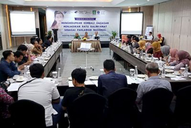 KAJIAN: Seminar regional digelar Yayasan Dharma Bhakti Lestari sebagai rangkaian pengajuan Ratu Kalinyamat sebagai pahlawan nasional di Hotel Aston In Semarang (26/03) lalu. (SAHABAT LESTARI FOR RADAR KUDUS)