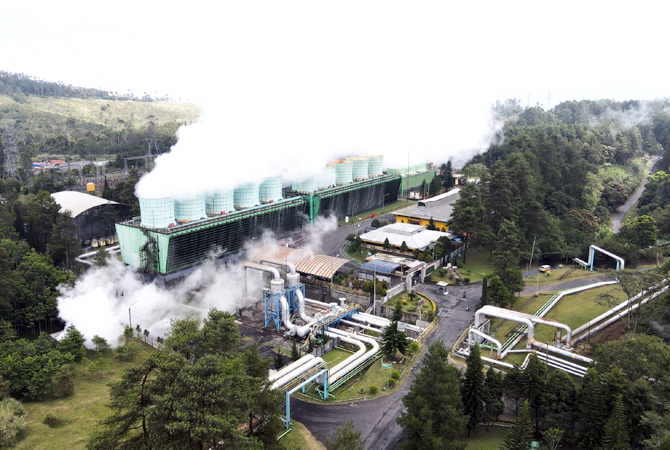 DUKUNG NET ZERO EMISSION: Salah satu pembangkit listrik milik PLN yang menggunakan konsep Trilema Energi (ekonomis, andal, dan rendah emisi) yang sedang diuji coba PLN di sistem kelistrikan Jawa, Madura, Bali (Jamali). (PLN FOR RADAR KUDUS)