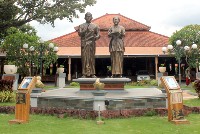 MINIM: Salah satu Ruang Terbuka Hijau (RTH) di kawasan kota, taman di depan Pendapa Kabupaten Jepara. (NIBROS HASSANI/RADAR KUDUS)