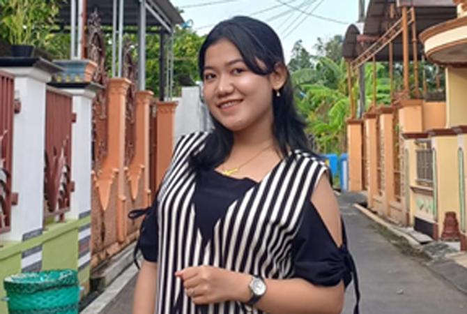 Valencia Tesalonika Afrenti (DOK PRIBADI)