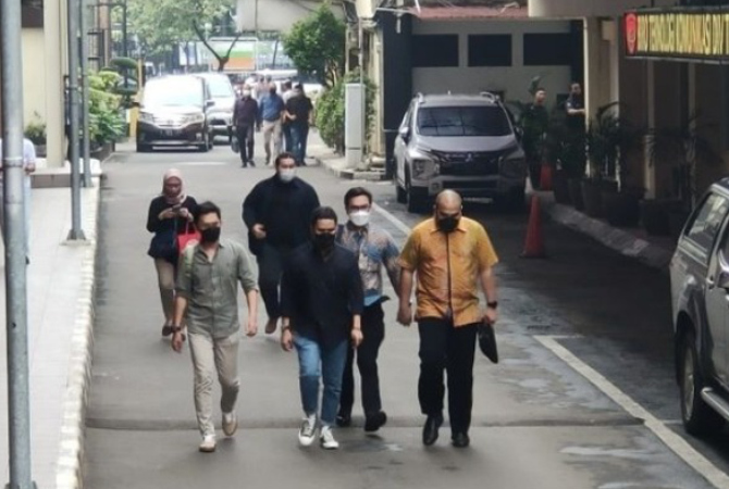 PENUHI PANGGILAN: Selebgram Arief Muhammad penuhi panggilan penyidik Dittipidsiber Bareskrim Polri sebagai saksi terkait tersangka Doni Salmanan, Kamis (17/3). (ANTARA)