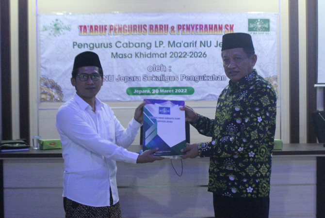 SAH: Fathul Huda (kanan) resmi jadi ketua LP Ma