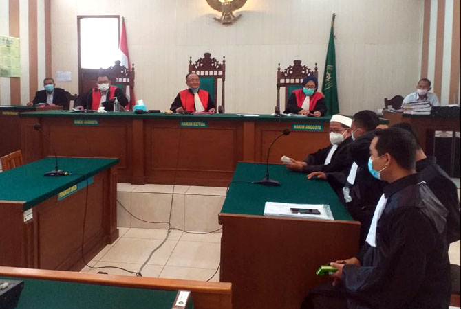 VONIS: Sidang putusan pembobolan Bank Jateng ditunda kemarin. (ANDRE/RADAR KUDUS)
