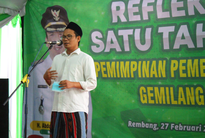 SEMANGAT: Ketua DPC PPP Rembang Zaimul Umam memberikan sambutan saat acara refleksi setahun kepemimpinan Hafidz-Hanies di Pamotan Minggu lalu (27/2). (DOK. RADAR KUDUS)