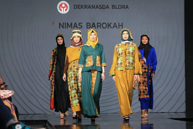 TAMPIL MAKSIMAL: Kreasi Batik Blora ditampilkan di MUFFEST Jogjakarta, Minggu (10/4). (PEMKAB BLORA FOR RADAR KUDUS)