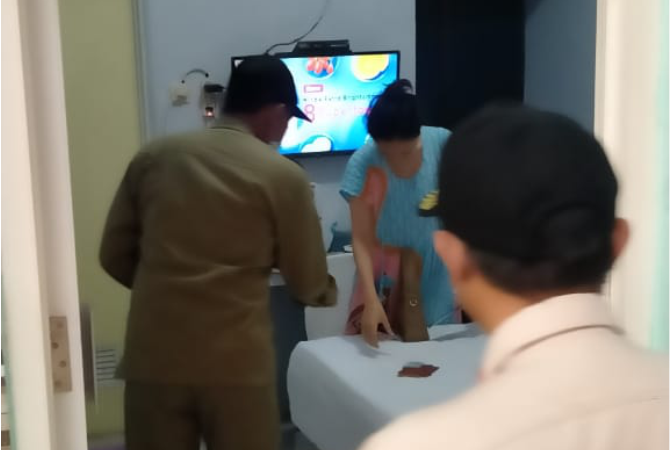 DIAMANKAN: Petugas Satpol PP Rembang mengamankan pasangan tak resmi di beberapa hotel di Kabupaten Rembang. (SATPOL PP FOR RADAR KUDUS)