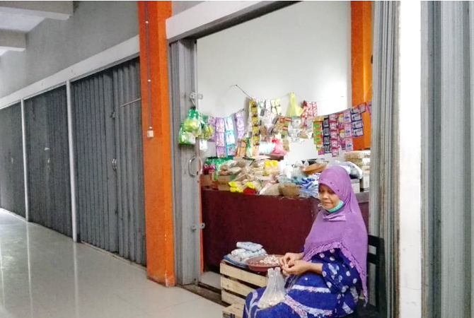 SEPI: Kios di Pasar Rakyat Pengkol Jepara masih banyak yang tutup, kemarin. (ARIKA KHOIRIYA/RADAR KUDUS)
